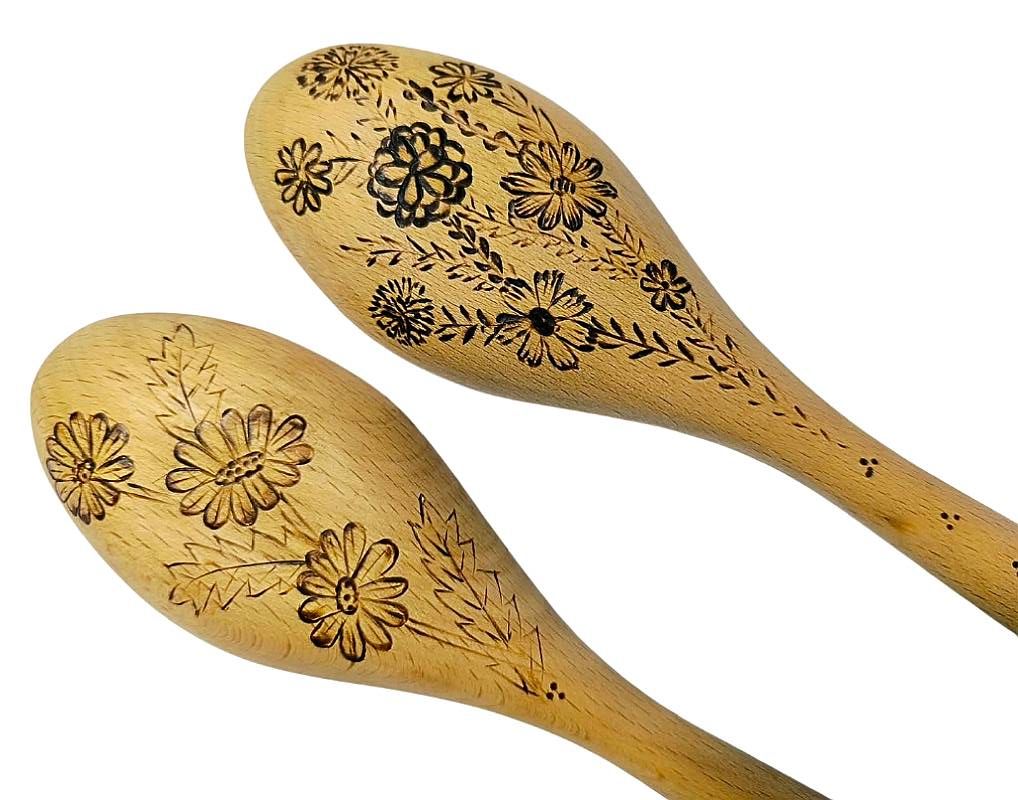 Vypalované dřevěné vařečky na omáčky